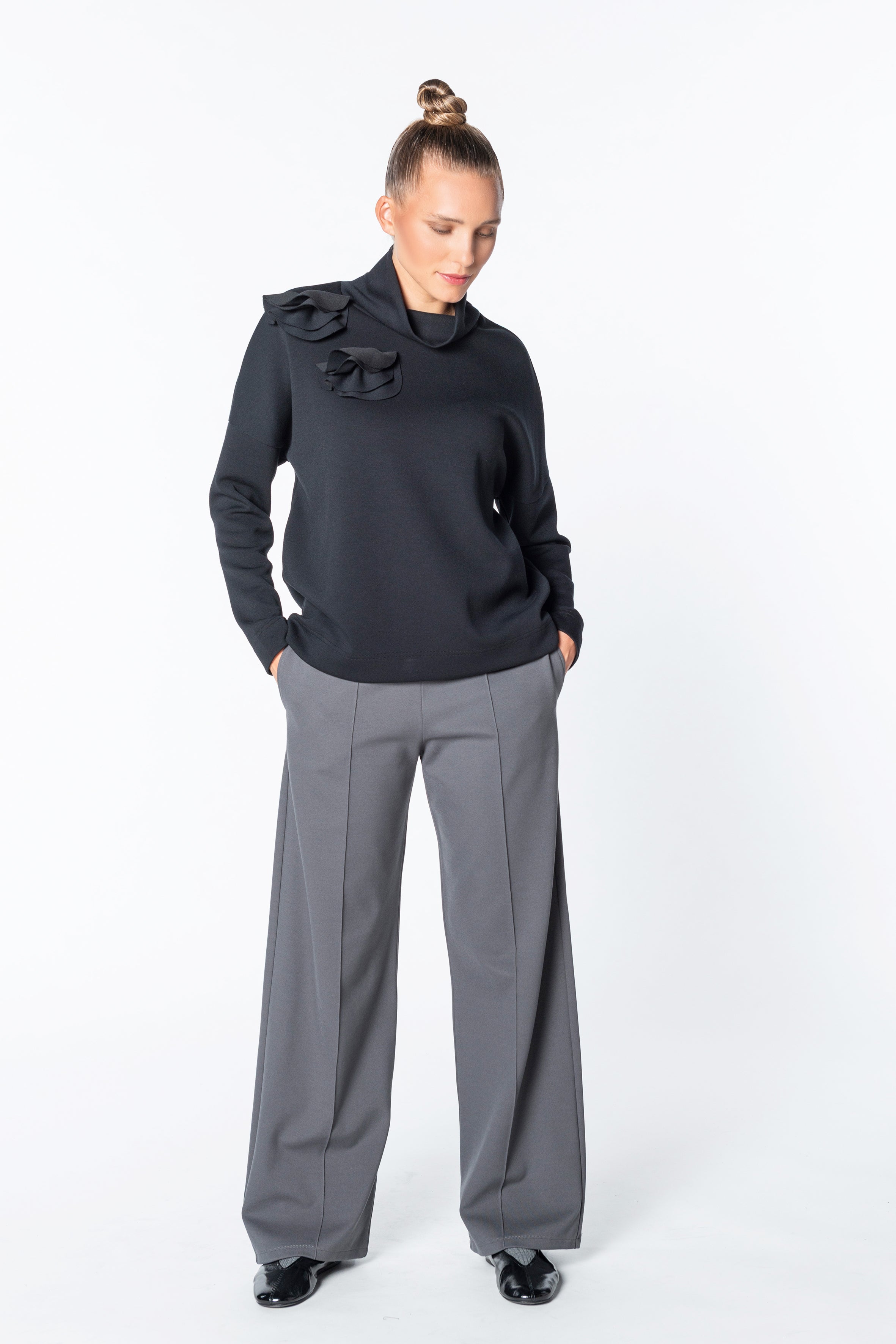 Turn Up flower Sweat Code 143 Black