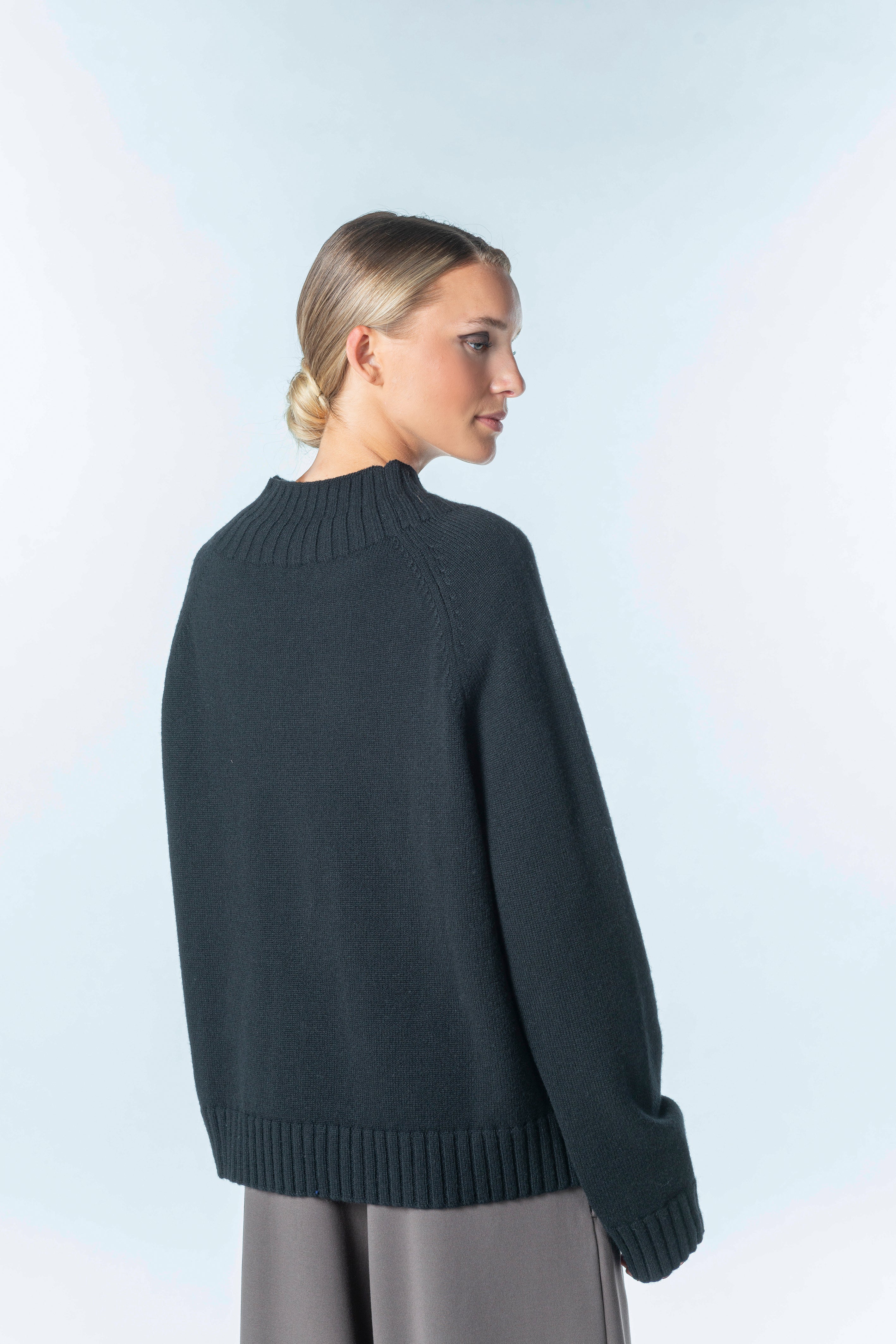 Sweater Code 105 Black