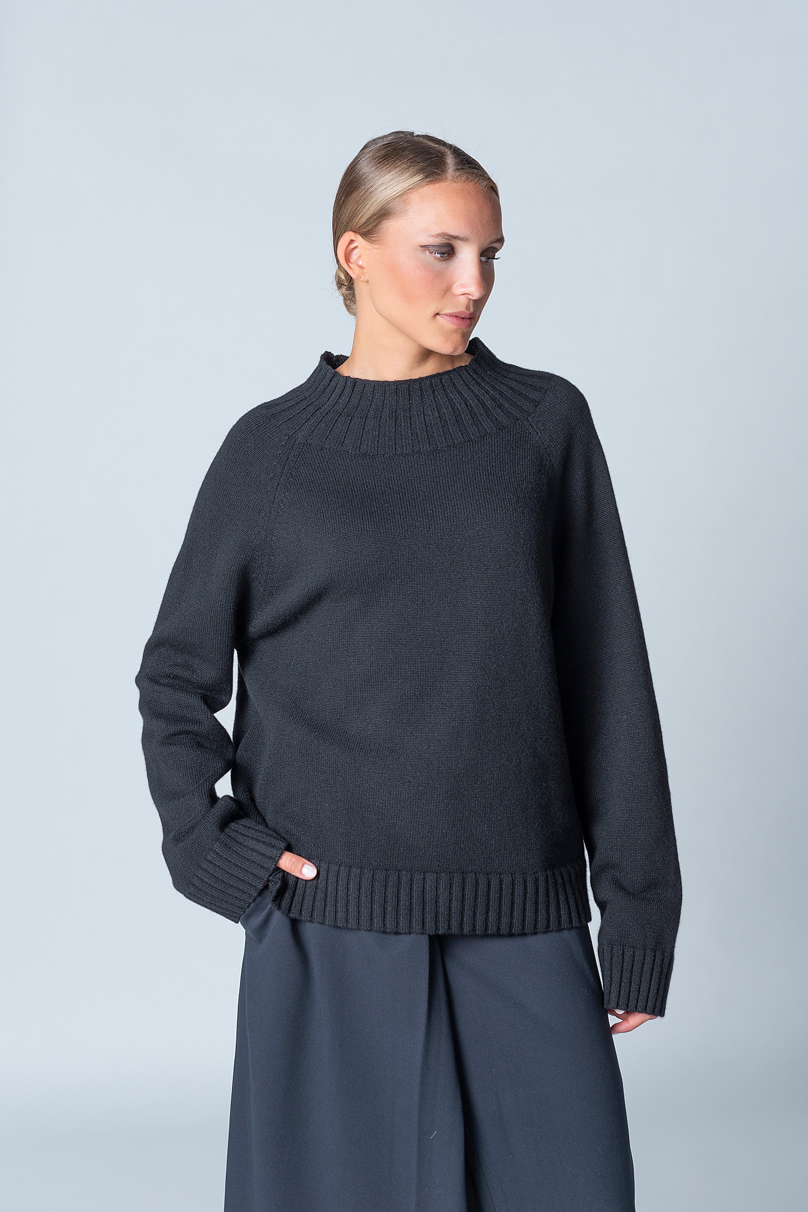 Sweater Code 105 Black