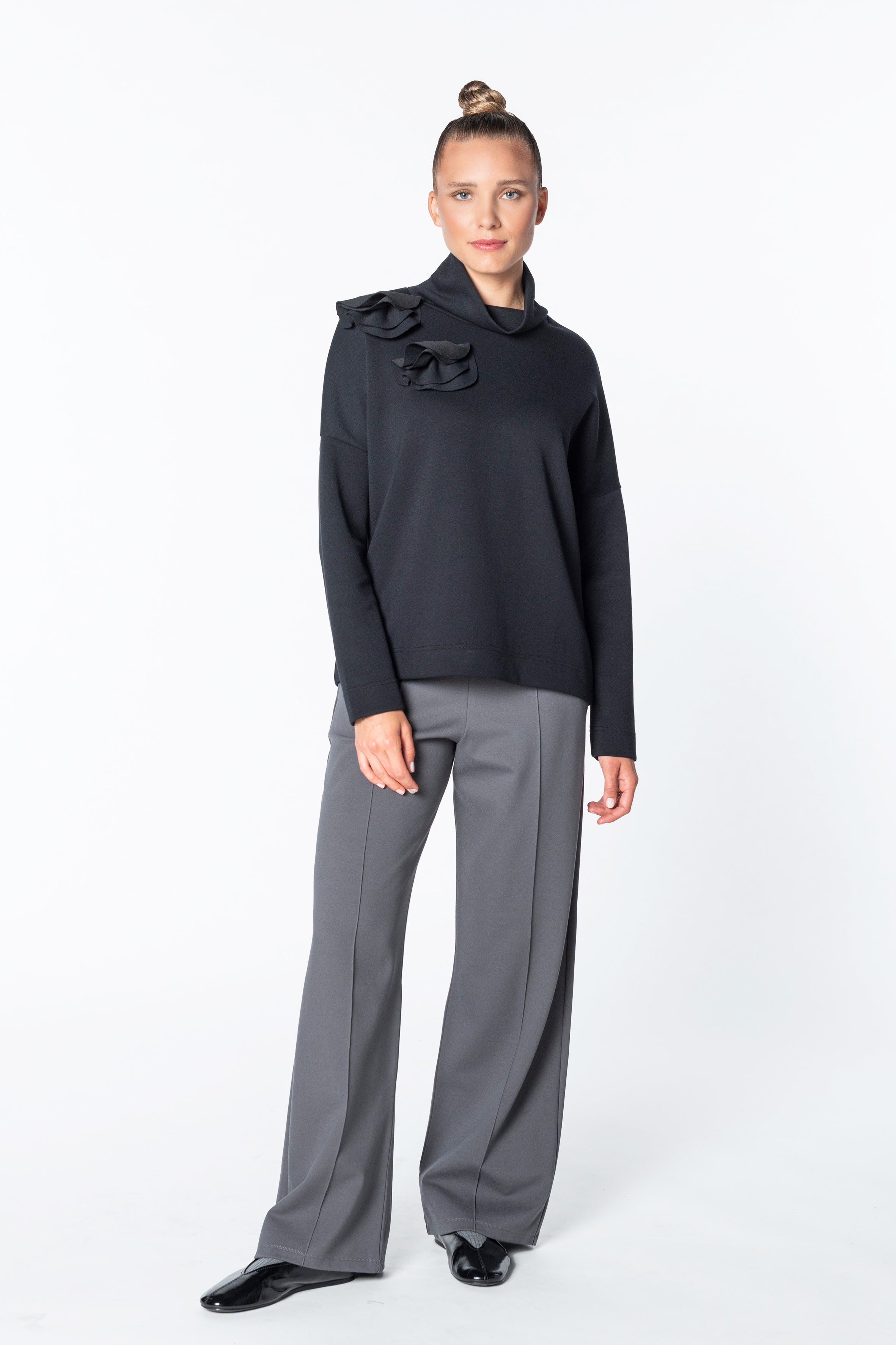 Turn Up flower Sweat  Code 143 Black