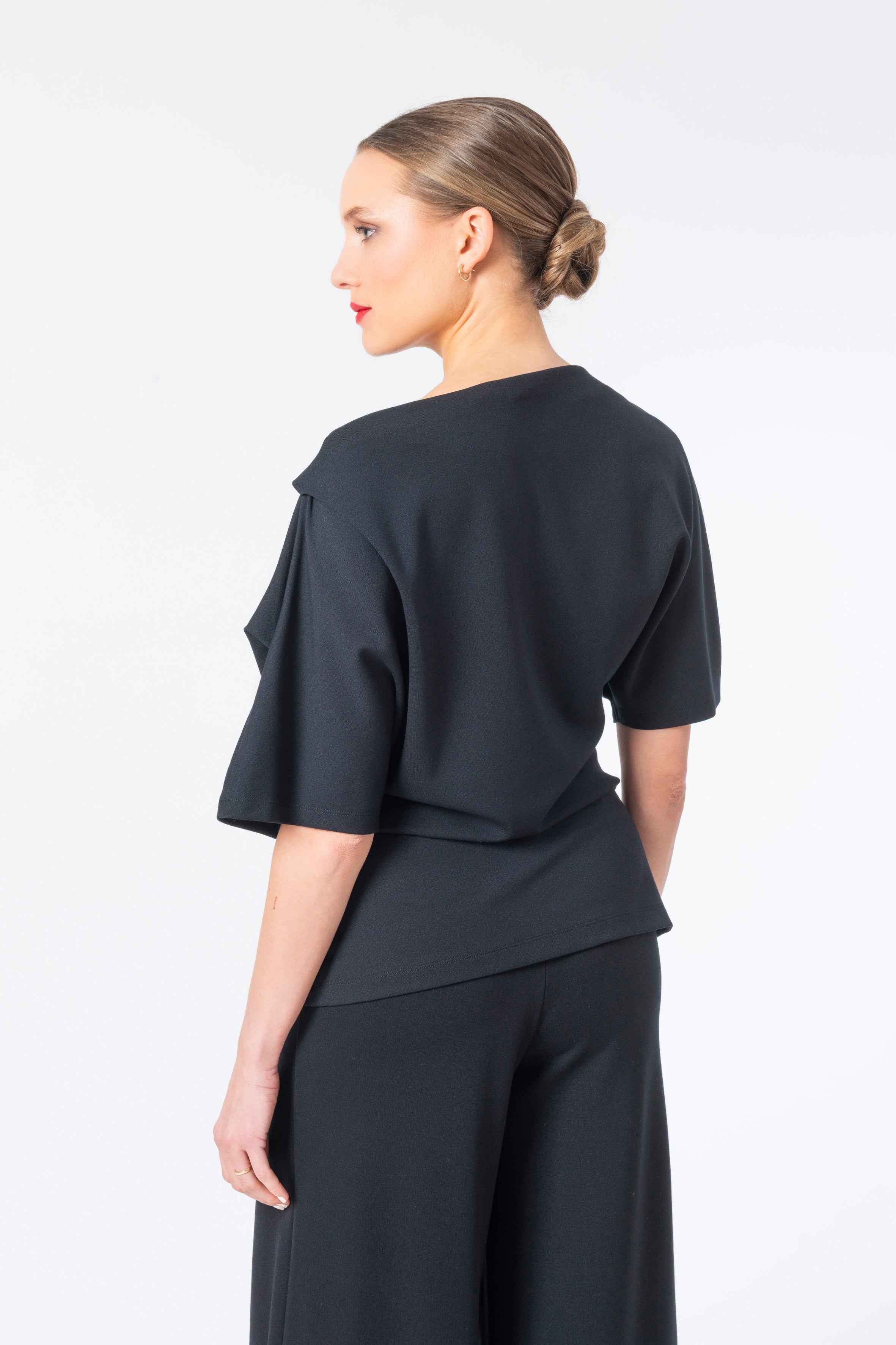 Asymmetric Carmen Shirt Code 160 Black
