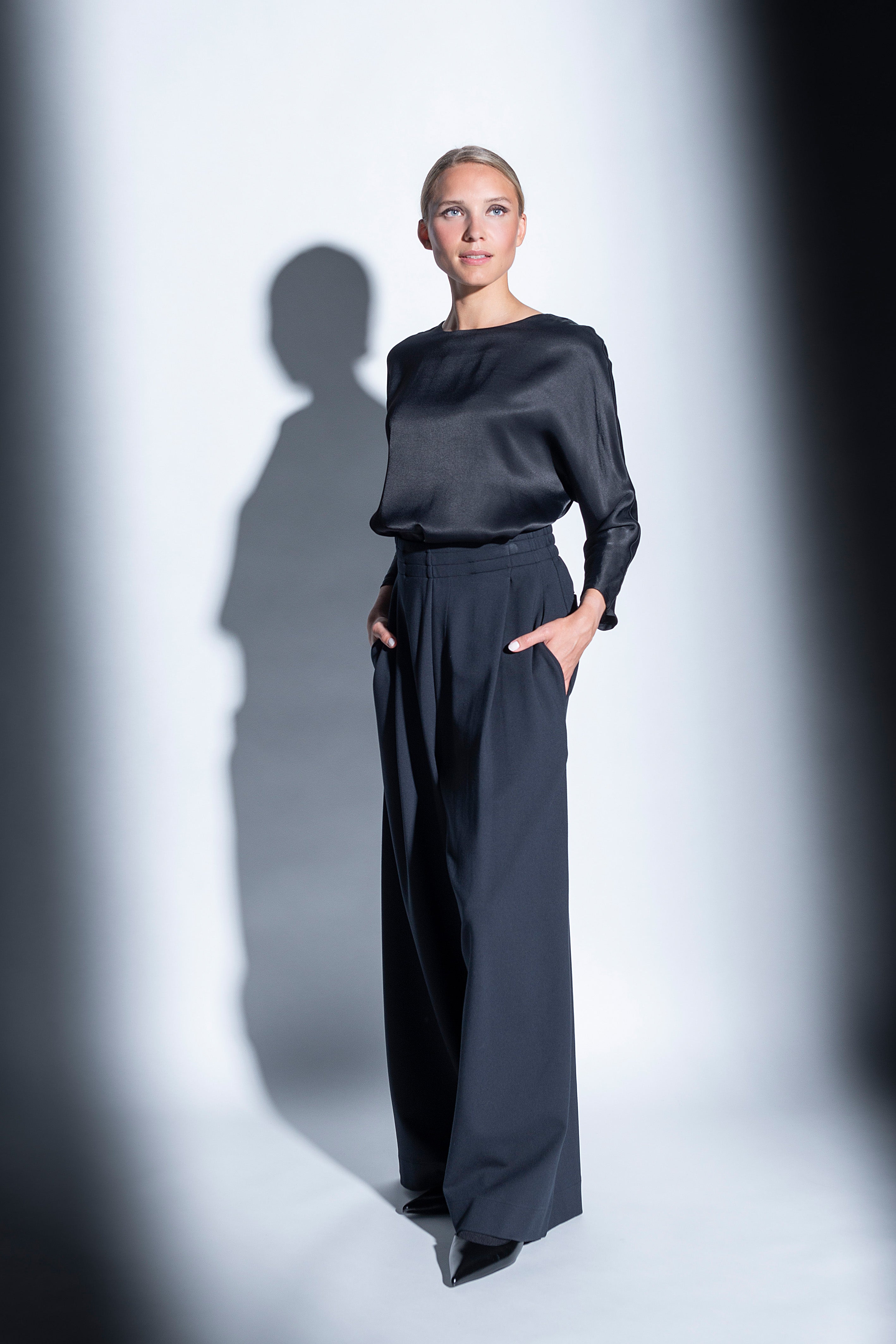 weite Bundfaltenhose Code 87 Black